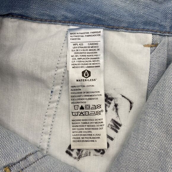 Levi's Denizen Light Blue Denim Knit Loose A-Line Shorts Women Size 16 W33 NWT - Picture 4 of 5